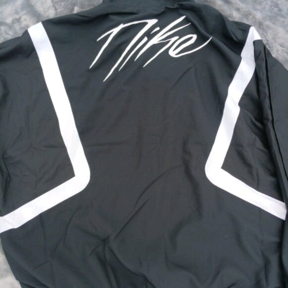 Nike Black and White Jacket - Picture 1 of 1